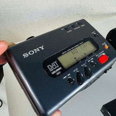 SONY TCD-D8 DAT WALKMAN DIGITAL AUDIO TAPE RECORDER PLAYER BLACK TESTED BOX CASE