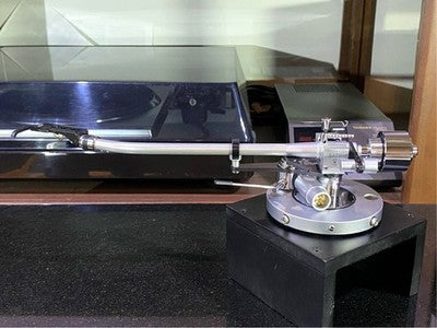 SAEC WE-407/GT TONE ARM WITH ORIGINAL SHELL, SAEC CABLE, AND ORIGINAL BOX