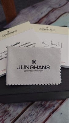 JUNGHANS HAND-WOUND MEN'S WRISTWATCH ROUND FACE GERMAN MADE DIAL OFF-WHITE
