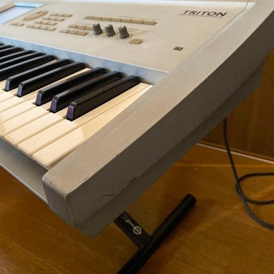 KORG TRITON CLASSIC 61-KEY SYNTHESIZER KEYBOARD MODULE W/ FLOPPY DISK - JAPAN
