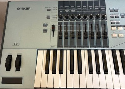 YAMAHA MOTIF XS7 76-KEY SYNTHESIZER TESTED W/ ORIGINAL HARD CASE MANUAL JAPAN