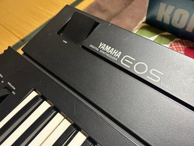 YAMAHA EOS YS200 SYNTHESIZER KEYBOARD WITH CASE 90S DIGITAL SYNTH WORKING