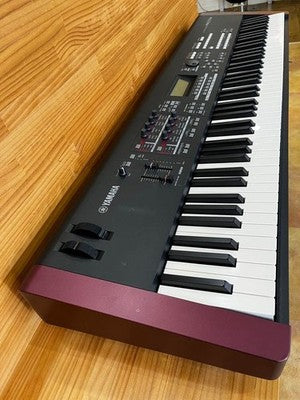 YAMAHA MOXF8 88 KEY SYNTHESIZER KEYBOARD EXCELLENT CONDITION WITH SOFT CASE