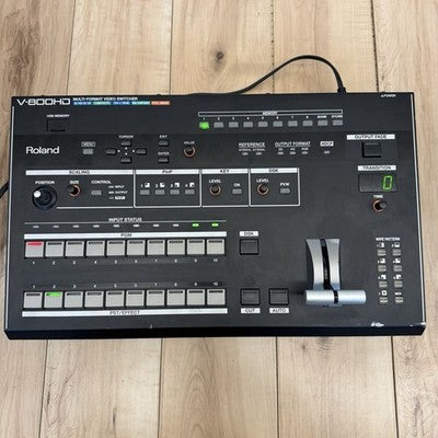 ROLAND V-800HD MULTI-FORMAT VIDEO SWITCHER 1080/60P 8IN/6OUT AC100V 50/60HZ 75W