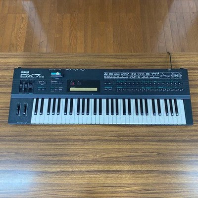 YAMAHA DX7II-D FM SYNTHESIZER KEYBOARD VINTAGE W CASE MANUALS PEDAL FROM JAPAN
