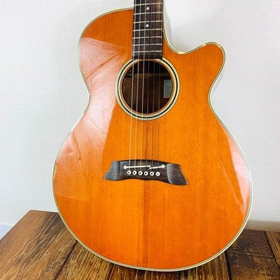 TAKAMINE PT-106 ELECTRO-ACOUSTIC GUITAR AMPLIFIABLE BALANCED SOUND LIVE PLAY