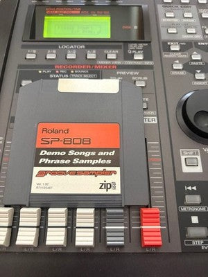 ROLAND SP-808 GROOVE SAMPLER WITH ZIP DISK & POWER CABLE - ONE KNOB MISSING