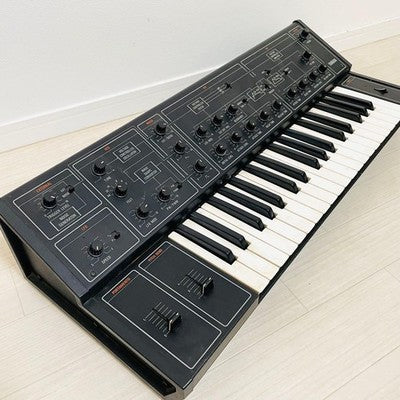 YAMAHA CS-10 ANALOG SYNTHESIZER KEYBOARD WITH HARD CASE FOR PARTS OR NOT WORKING