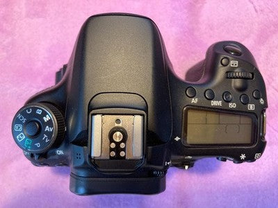 CANON EOS 70D DSLR CAMERA BODY WITH BATTERY GRIP AND LENS SET COMPLETE PACKAGE
