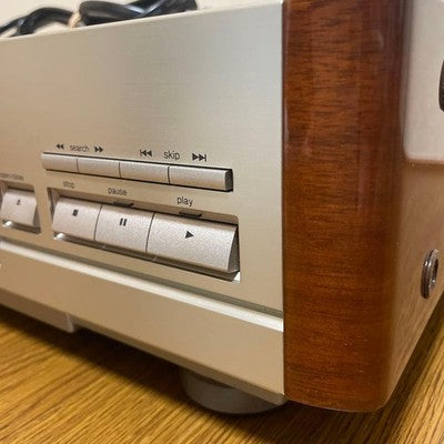 TECHNICS SL-P900 CD PLAYER MASH DAC HIGH-END AUDIO SIDE WOOD PANELS JAPAN