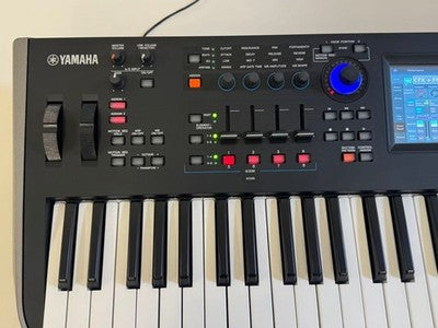 YAMAHA MODX6 61 KEY SYNTHESIZER EXCELLENT CONDITION WITH ACCESSORIES W/ ADAPTER