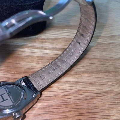 HAMILTON VENTURA QUARTZ H242112 BLACK DIAL STAINLESS STEEL BRACELET WATCH USED