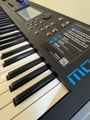 YAMAHA MODX6 61 KEY SYNTHESIZER EXCELLENT CONDITION WITH ACCESSORIES W/ ADAPTER
