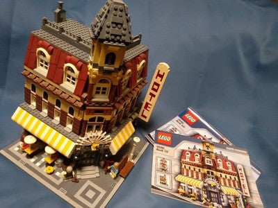 LEGO CREATOR EXPERT MODULAR BUILDINGS CAFÉ CORNER 10182 IN 2007 RETIRED USED