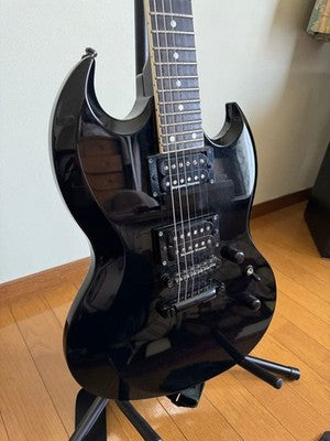 ESP VIPER ELECTRIC GUITAR BLACK - ALL BLACK HARDWARE, NO PICKGUARD (ORIGINAL