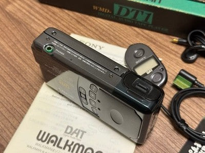 SONY WALKMAN WMD-DT1 DAT DIGITAL TAPE PLAYER BOXED JAPAN RARE