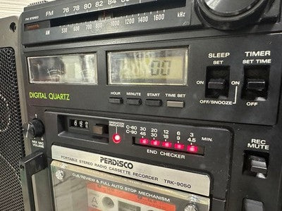 HITACHI TRK-9050 PERDISCO BOOMBOX SEPARABLE STEREO CASSETTE AS IS