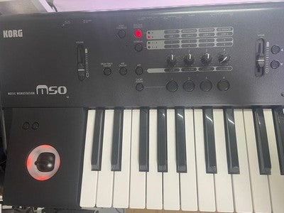 KORG M50/61 SYNTHESIZER 61 KEY WORKSTATION WITH ORIGINAL CASE MINT CONDITION