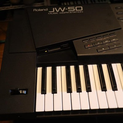 ROLAND JW-50 MUSIC WORKSTATION SYNTH KEYBOARD W ADAPTER CASE FROM JAPAN