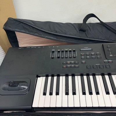 KORG I2 SYNTHESIZER 61-KEY KEYBOARD MIDI TESTED W/ SOFT CASE FROM JAPAN