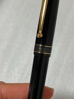 PILOT EORINO FOUNTAIN PEN NIB SIZE F BLACK GOLD RESIN MADE IN JAPAN USED