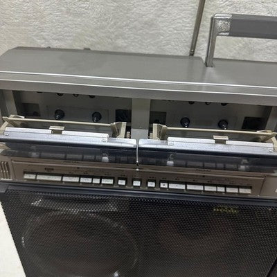 SHARP GF-909 VINTAGE BOOMBOX STEREO CASSETTE AM/FM RADIO PLAYER