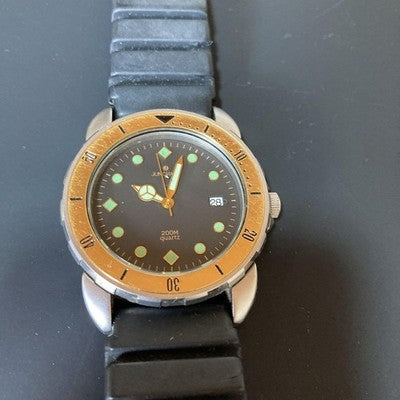 JUNGHANS DIVER'S SILKA VINTAGE QUARTZ MEN'S WRISTWATCH ROUND FACE 1970S VINTAGE
